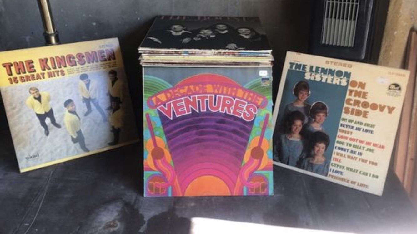 Viniyl records. 400 of them