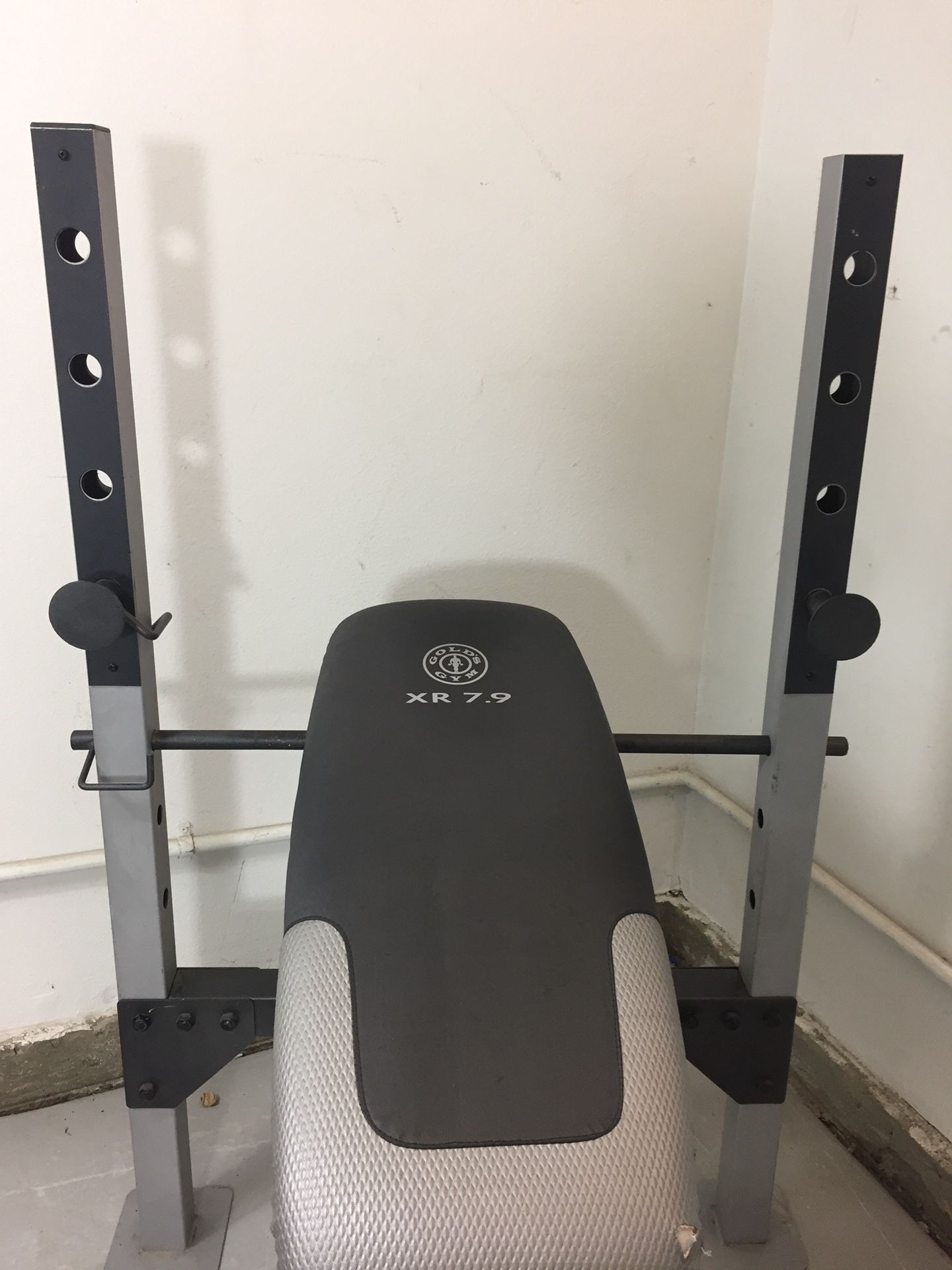 Gold's gym xr 7.9 weight bench sale