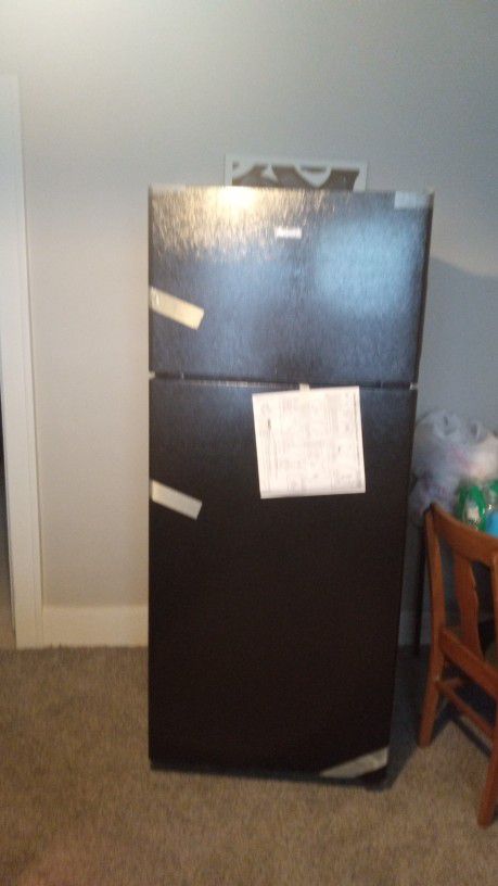 Refrigerator 17.5cc  Hotpoint Black 