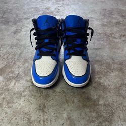 Jordan 1 mid “Signal Blue”