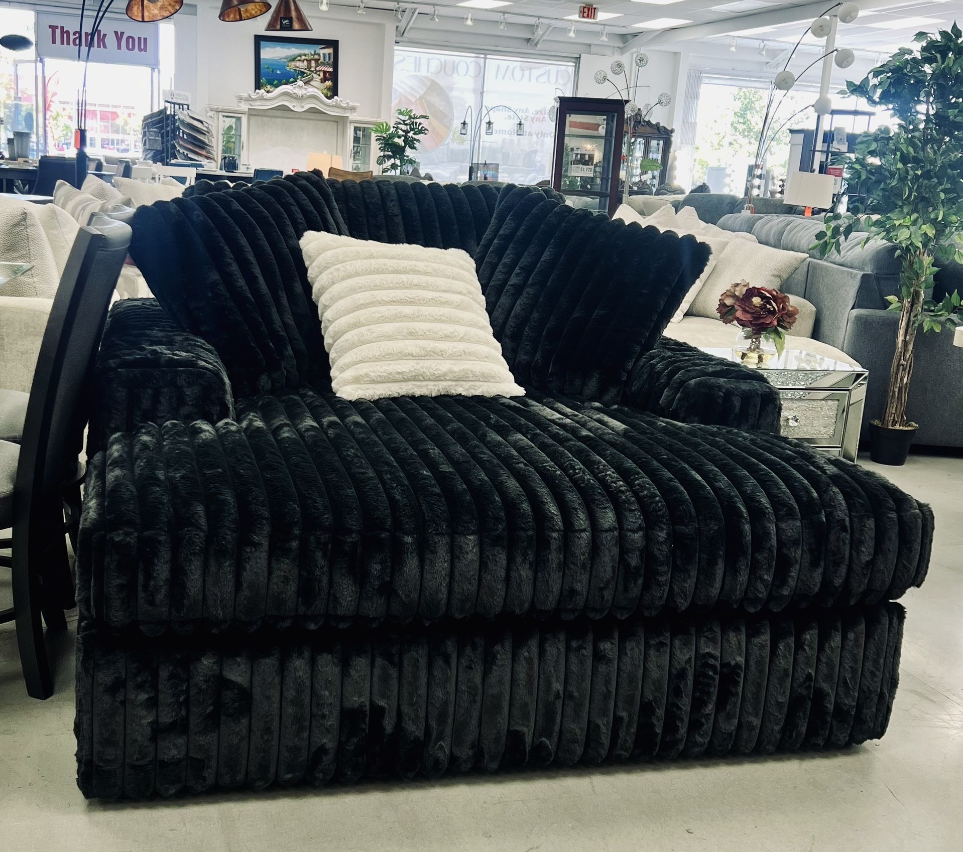 OVERSIZE SOFA-CHAISE MIDNIGHT BLACK WITH DRINK HOLDER IN EACH SIDE & USB