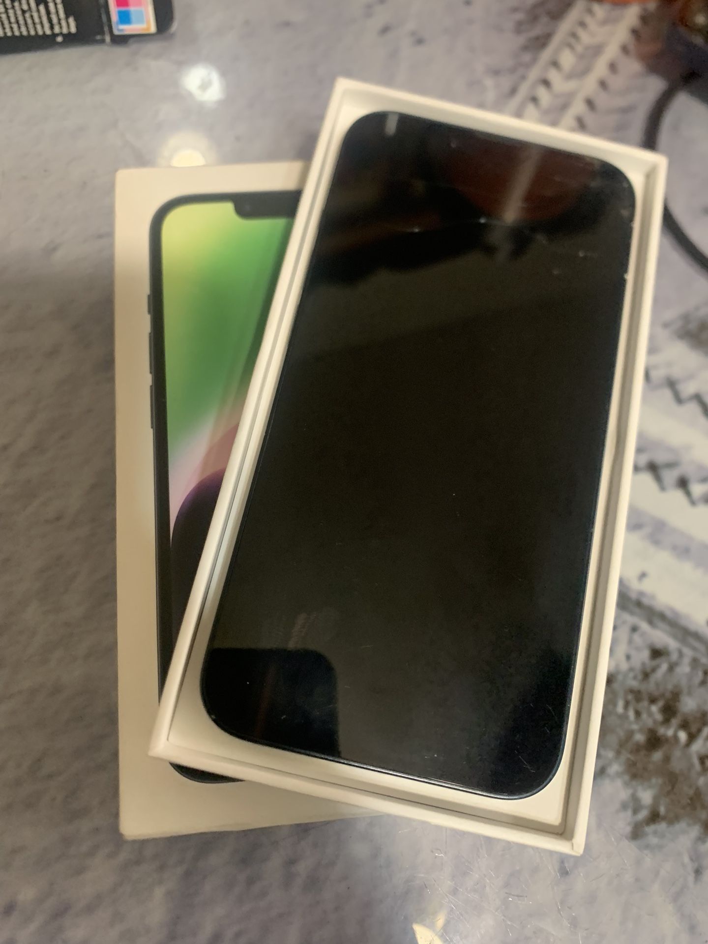 iPhone 14 (Verizon, AT&T )