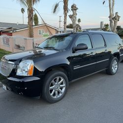 GMC Yukon XL Denali 6.2L AWD / 4x4 Flex Fuel E85