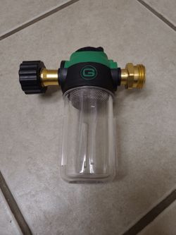 Inline garden hose water filter