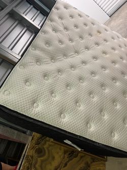 QUEEN MATTRESS