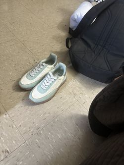 DKNY SNEAKERS
