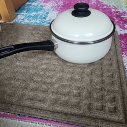 Deep 3 Qt Ivory Non-Stick Pan