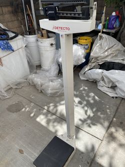 DETECTÓ Stand Up Scale