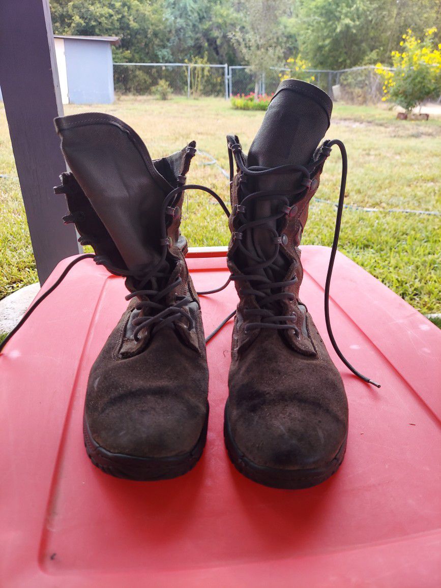 Military Boots- Size 06.0 W