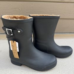 Rain Boots Size 8