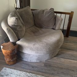 Round Love Seat