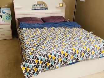 Queen 2 Piece Bedroom Set With One Nightstand