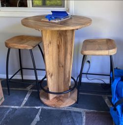 Table w/2 stools