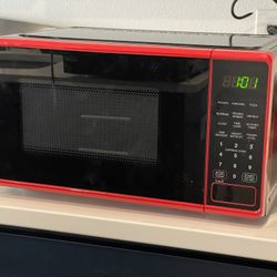 Red Microwave 1000W – Stylish & Works Great