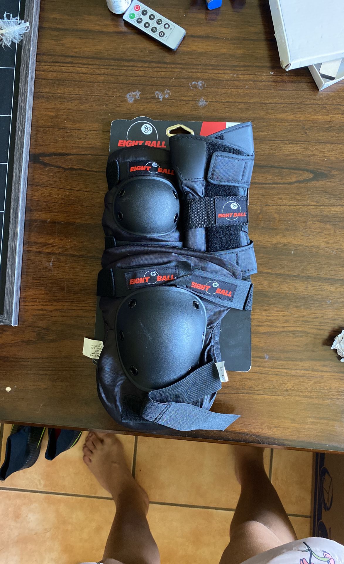 Eight Ball Black Pads Adult 14+