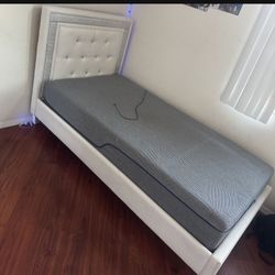 Twin Xl White Glam Mattress Bed Frame 