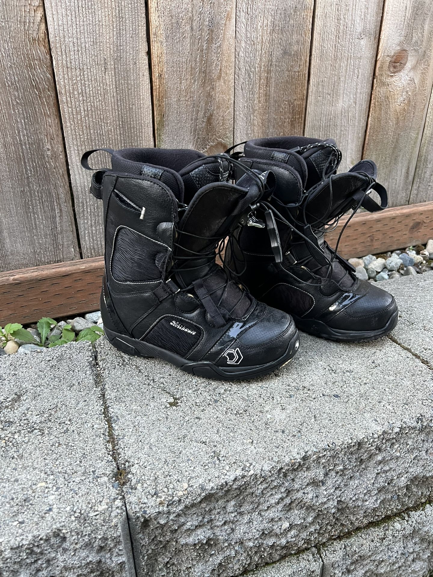 Snowboard boots size 7.5 Woman’s