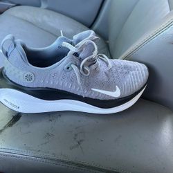 Nike Rn Womens Size 8  New