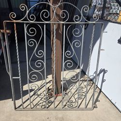 Side gate