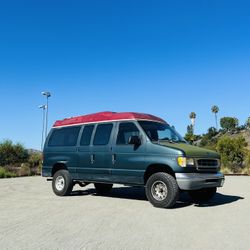 1997 Ford E-150 Club-Wagon Travel Van 