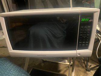 Insignia Microwave
