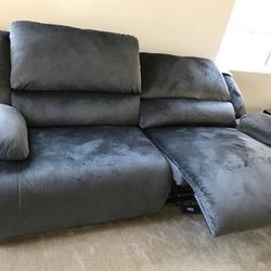 Supreme Comfort Double Reclining Couch With Oversized Seating 