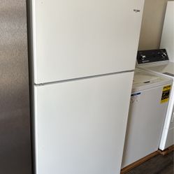 NEW WHIRLPOOL TOP MOUNT WHITE REFRIGERATOR 