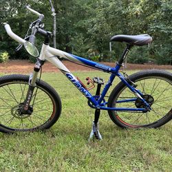 Giant Yukon Mountain Bike Medium