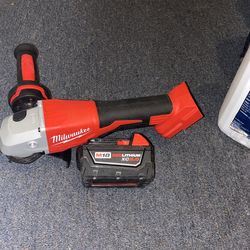 Milwaukee  grinder whit  battery   good   use one time  only 