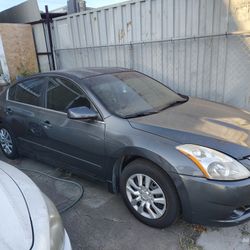 2010 Nissan Altima 1400$