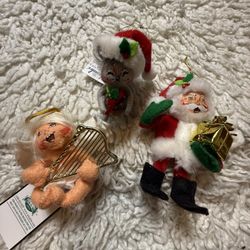 3 pieces Annalee  In very good condition