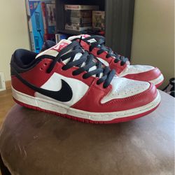 NIKE SB CHICAGO RED, SIZE 10.5 (NO SOLE!!)