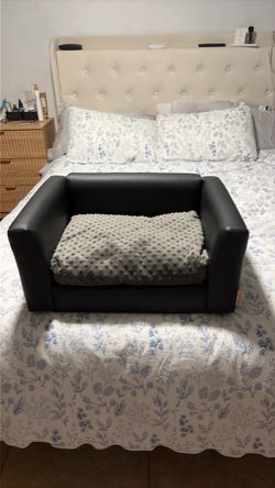 Moots pet couch
