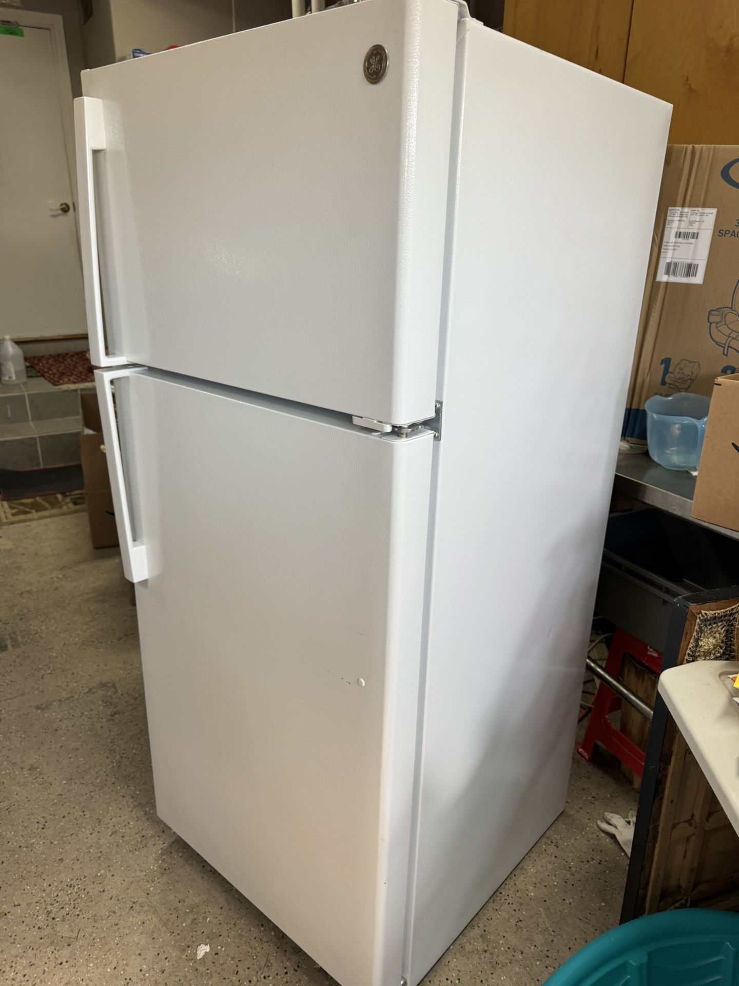 🧊 GE Top-Freezer Refrigerator – Like New – $450