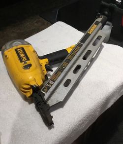 Dewalt clipped head framing nailer model D51823
