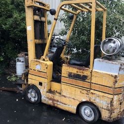 Forklift 