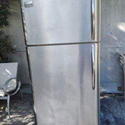 Refrigerator Frigidaire Professional Stainless Steel  H 65"63,  W 39"88, D 29"88 , 18.3 Cu  Ft