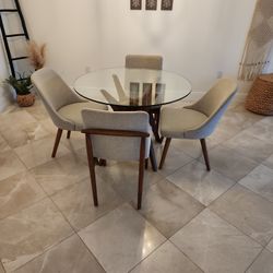 Round Dining Table With Chairs
