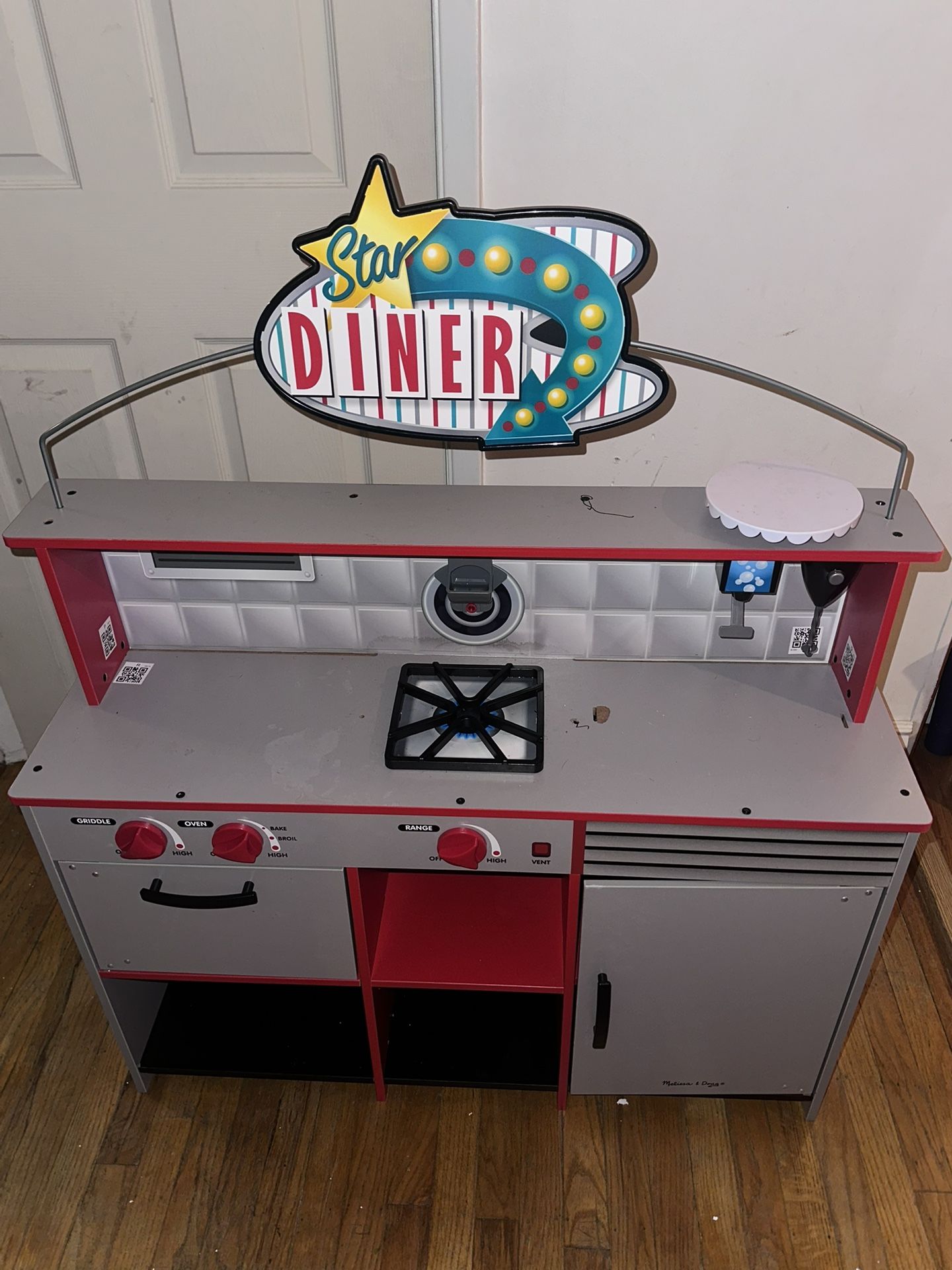 Childrens Play Kitchen w/ Sitting Booth