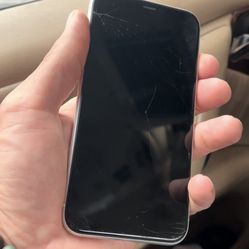 Straight White iPhone XR 64g (Cracked Front Glass) 