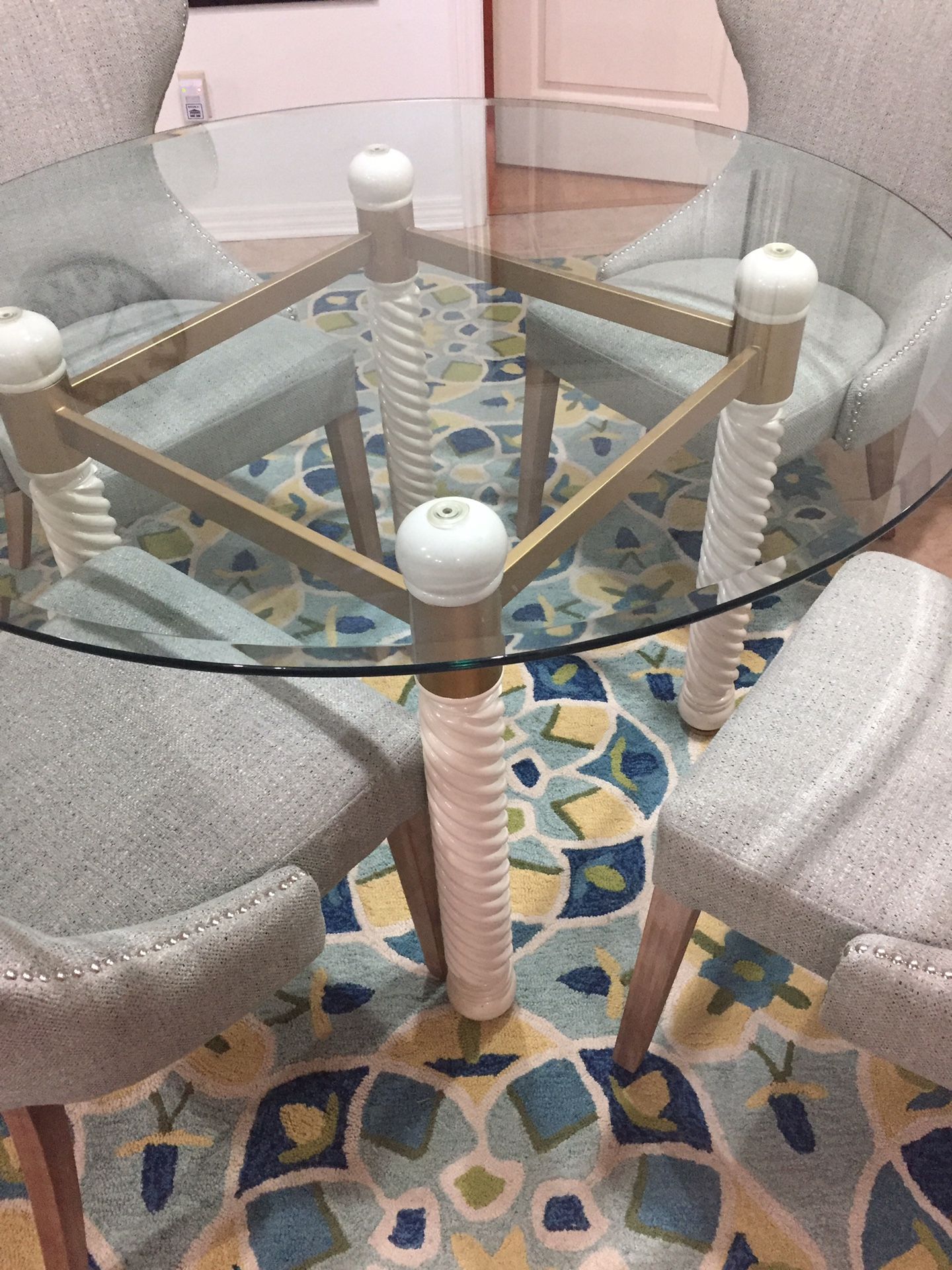 Glass table, 48 in round