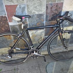 Black Cannondale CAAD9 Bike