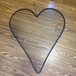 Heart Shaped Chicken Wire Picture Or Memo Hanger