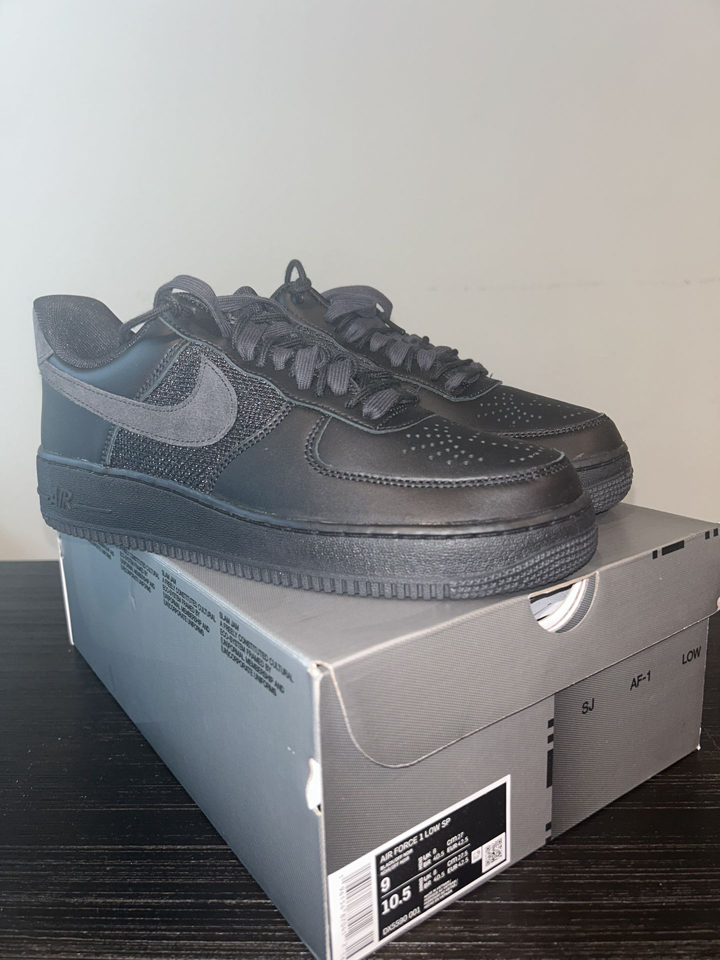 New Nike Air Force 1 Low SP Sizes 9, 10, 11.5