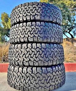 275/70/18 Bfgoodrich Selling a set of 4 tires in excellent condition 🫡