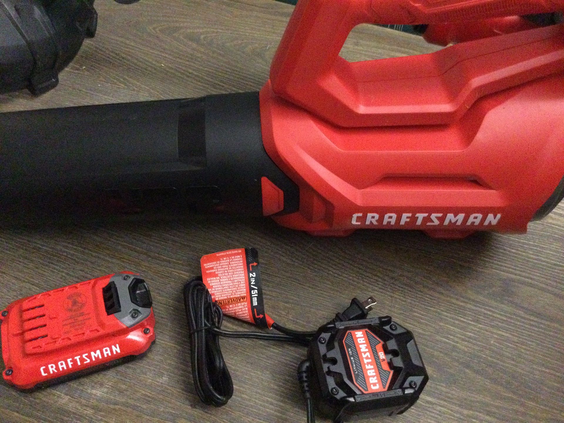 CRAFTSMAN V20 CORDLESS AXIAL LEAF AND SWEEPER BLOWER WITH BATTERY AND CHARGER… IN EXCELLENT CONDITION 