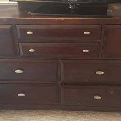 Dresser With Mirror 