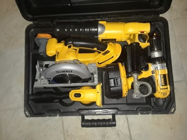 DeWalt 18 Volt 4 Tool Contractors Kit With 3 Batteries And 18 To 20 Volt Adapter