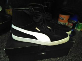 Suede pumas very good condition size 10/1/2