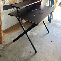 80$ Carbon Fiber Gaming Table With Leds And Cup Holder 